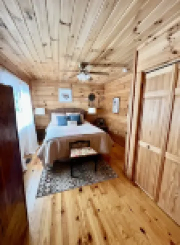 2Br/2BA Cabin Near Downtown West Jefferson  Fireplace + Workspace