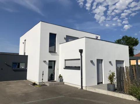 Apartment in detached house