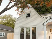Cozy Cottage on Spring---Centrally Located and 10 mins from downtown Louisville Hotels in Floyd County