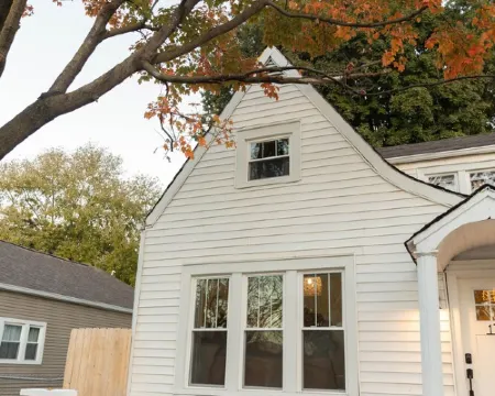 Cozy Cottage on Spring---Centrally Located and 10 mins from downtown Louisville Hotels in Floyd County