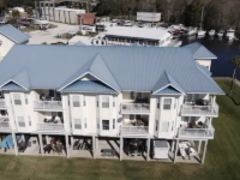 Fisherman’s Dream - condo on canal where the Suwannee meets the Gulf Hotels in Dixie County