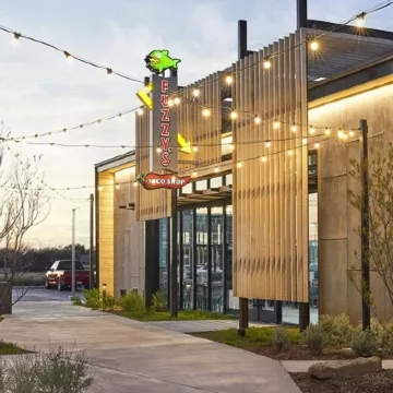 Cozy Fire Place ~ King Beds ~ Near Acu ~ Sleeps 12 ~ FirePit ~ Pickleball ~ Dogs