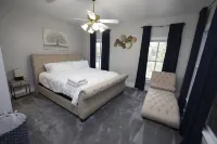 Large Home downtown Victoria by DeTar Hospital South and historical center