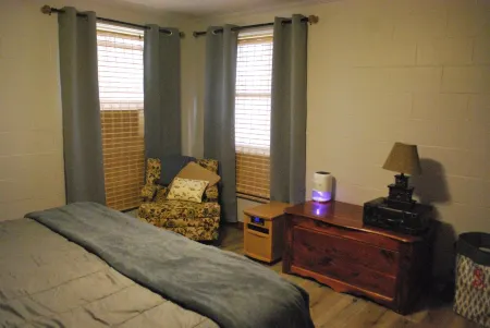 Weiss Lake Rustic Cabin on the water, new flooring!