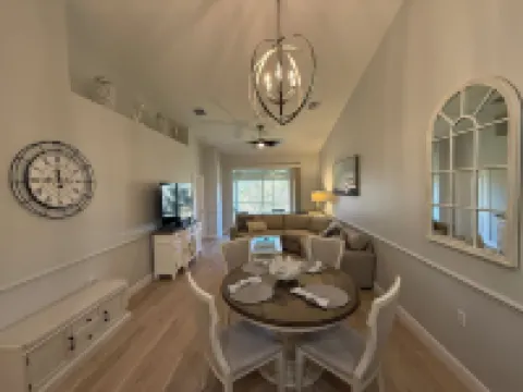 Gorgeous Newly Furnished Condo in Gated Golf Course of Stoneybrook Hoteles en Estero