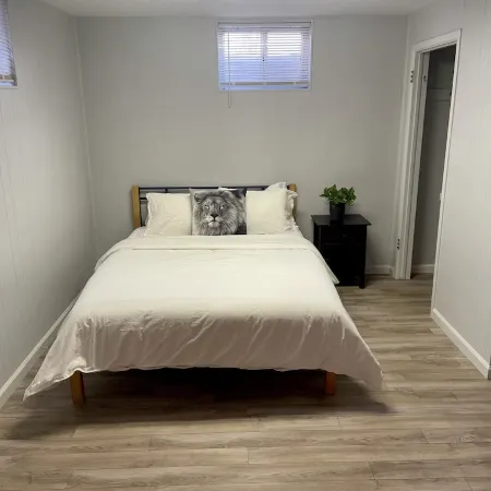 12 min to Downtown! Child&Pet Friendly , Fully Stocked Kitchen, W/, Back