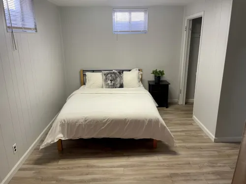 12 min to Downtown! Child&Pet Friendly , Fully Stocked Kitchen, W/, Back