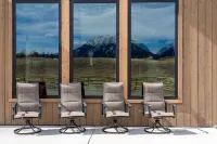 Perfect-Family Gatherings, Wedding Groups, 5 Private Suites, HotTub, Yellowstone