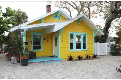 The Sunny Bungalow Hotels near CITA Rescue Mission