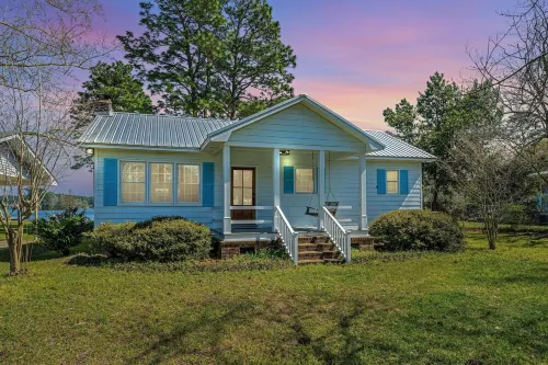 Relax at the Lakehouse with a Dock