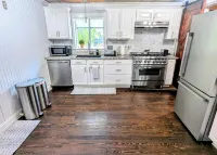 Modern Cabin Style Cottage 1-Block from Historic Downtown McKinney