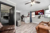 Magnolia Small Apartment w/ King-size Amenities- High Quality Beds & Pillows!