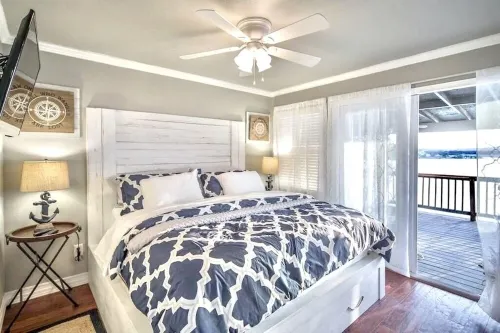 Anchors Away - Lakefront Home w/Hot Tub, Amazing Views, Fire Pit & Huge Deck
