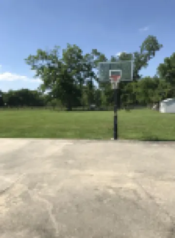 Spacious House with Big Yard and Private Pier! Lots of Parking