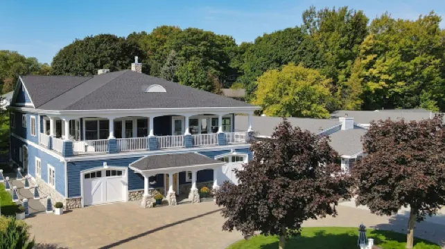 Stunning Lakeview Home with 5 Bedrooms and 6k SqFt of Modern, High-End Amenities