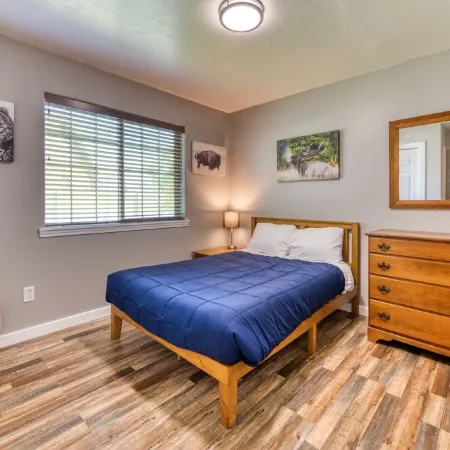 Modern 3Br w/ Mountain Views • Sleeps 8 • 2 Car Garage Plus Extra Parking