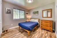 Modern 3Br w/ Mountain Views • Sleeps 8 • 2 Car Garage Plus Extra Parking