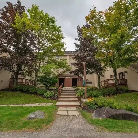 Walk to Mount Snow, Cozy, Clean and Comfortable!