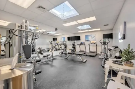 Camelback mountain condo with incredible views! Quick walk to the slopes!