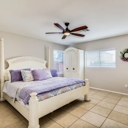 Family-Friendly Luxury ~ 1-Level Remodel, King Suite, BBQ Pergola & Golf Nearby