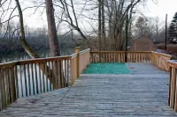 Modern Riverfront Getaway on Little Miami River Symmes Township住宿飯店