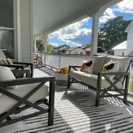 Stylish and Comfortable Downtown Historical Home Two Blocks From the River