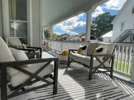 Stylish and Comfortable Downtown Historical Home Two Blocks From the River