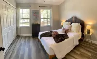 Newly remodeled cozy 2 bed/2.5 bath townhome Hotels near Walmart Supercenter