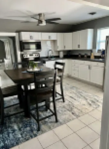 1 bedroom apt walking distance to downtown Lake Geneva