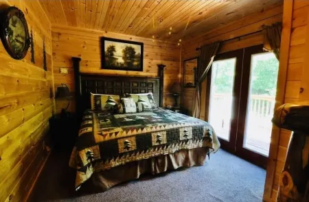 Ozark Legends Lodge- Lg Game Rm, Private Hot tub; 1 Mile to Thunder Ridge