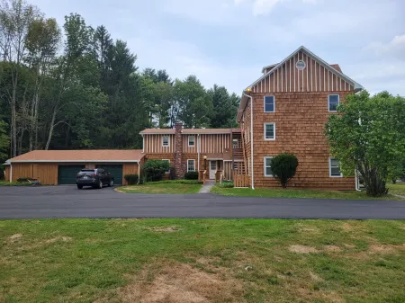 Gedney House Apt. 2: Only 8 Minutes to Bethel Woods! Newly Remodeled!