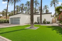 Stylish Paradise – Heated Pool, Spa, Near Old Town