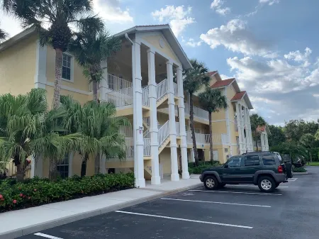 Coral Falls Retreat on 1st Floor - Lely - Booking NOW for summer!