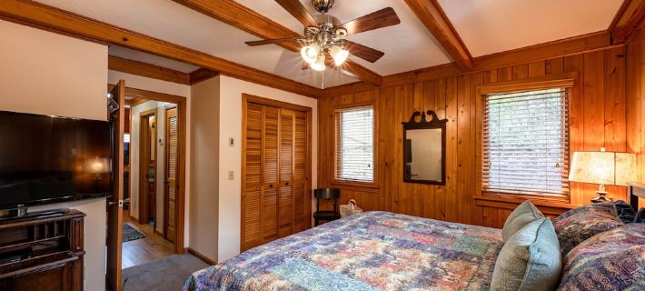 Bhakti Manor Creekside Home Hotels in Cowee