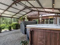 Pet and Family Friendly Luxury Cabin with Hot Tub and Mountain Views Hotels in Yancey County