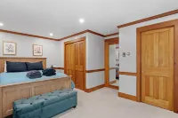 Mountain Top Hideaway 10 Min to North Conway & 5 Min Saco River, Pet Friendly