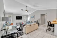 TROPICAL FAMILY OASIS ON CANAL-PET FRIENDLY