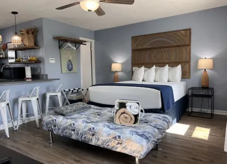 The Mark at Surfside, Apt. 6