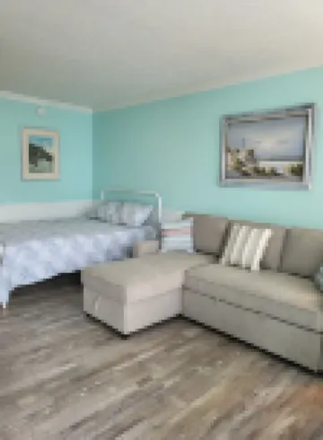 Nice 1st floor studio a few steps to the beach with large pool at Bogue Shores.