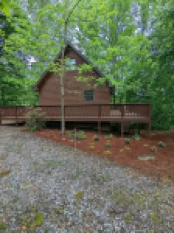 Cozy cabin with wrap around porch and only minutes to town!