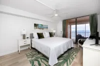 Beachfront Condo, Heated Pool and SPA!