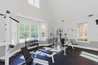 The Whitehouse SuiteYour Personal  Entertainment Space!