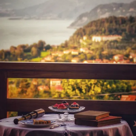 BELLAGIO LES ETOILES villa with garden, hot tube, lake view, bbq, private parking