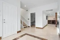 Waterfront 5 Bed/5Bath Home-Pool, Dock, Las Olas