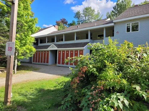 Snowbrook: Ski in/out access with pool, hot-tub, and sauna for après ski!