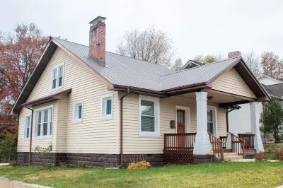 Cozy Cottage within walking distance of downtown! Hotels near Bristol Station Brews & Taproom