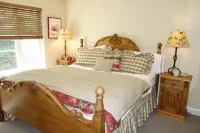 Luxury townhouse with Baldy Views, walk to town/River Run Lodge