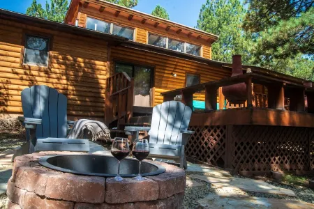 Newly Renovated, Near Country Club and Ski Resort, fiber internet & Hot tub*