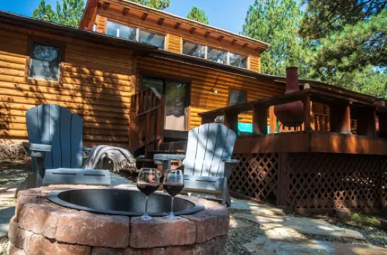 Newly Renovated, Near Country Club and Ski Resort, fiber internet & Hot tub*