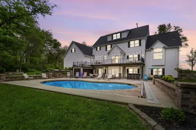 Secluded Lake Front House with Pool -